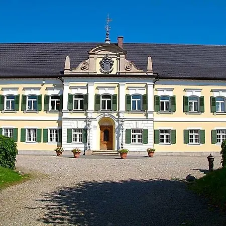 Zur Schloss-schmiede 3*